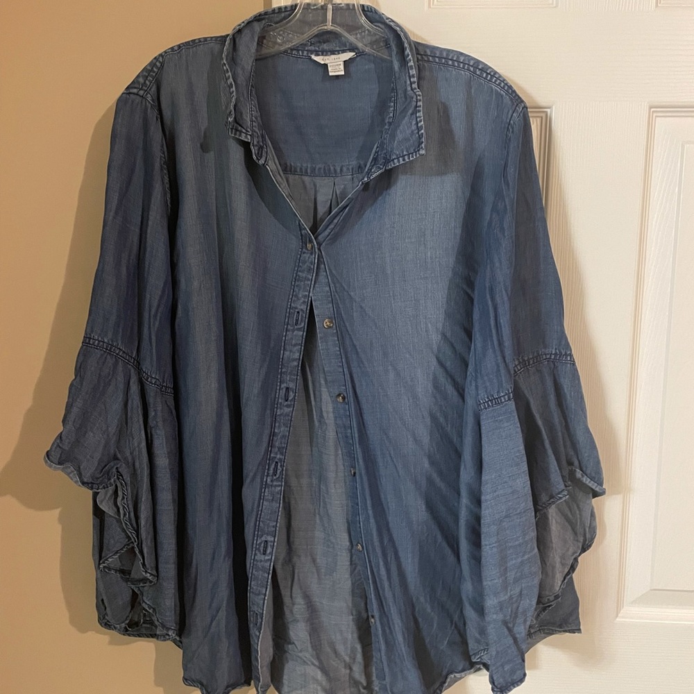Button down flutter sleeve denim top size 22/24